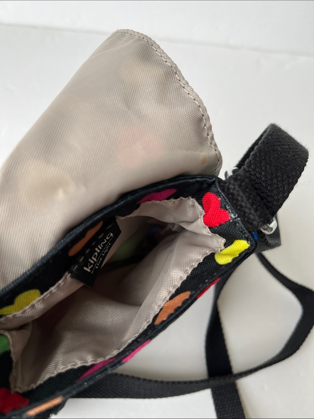 Kipling Wild Hearts Crossbody Black with Rainbow Heart Print Monkey Keychain NWT - Picture 6 of 10